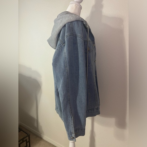 Oversized hooded denim jacket - Picture 2 of 6